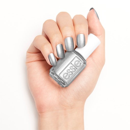 après-chic - platinum & silver nail - nail color essie polish