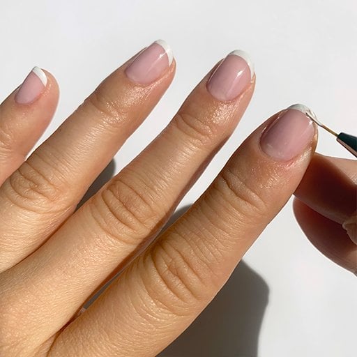 Painting the smile line for french manicure - Essie